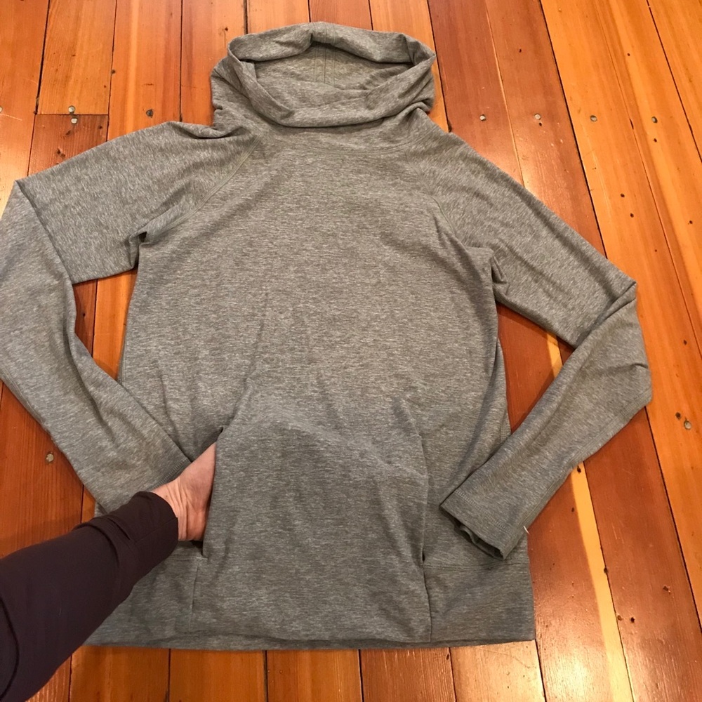 Lululemon cowl-neck sweatshirt Sz 4